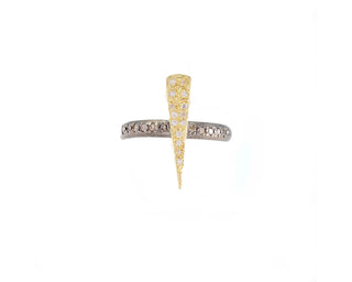 TRIANGLE WTHI WHITE DIAMONDS RING